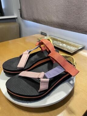 TIME AND TRU NATURE SANDALS